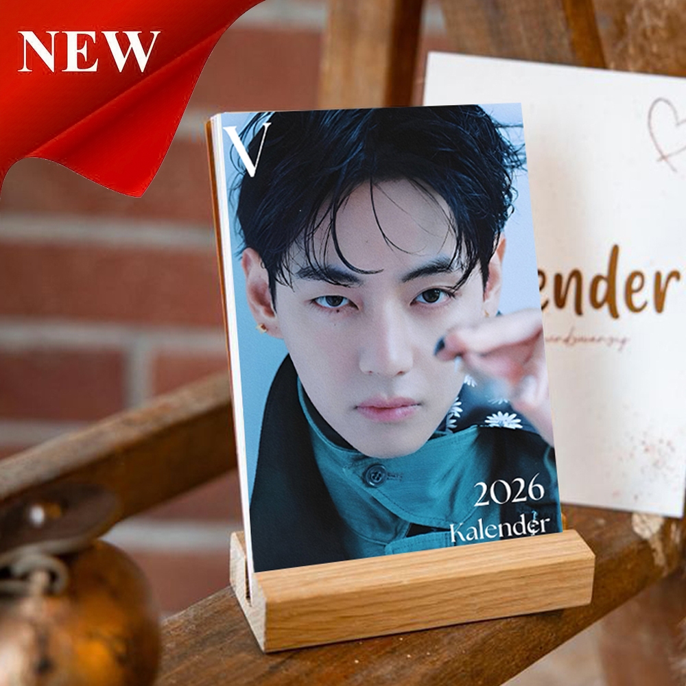 A&M Kalender Meja Duduk Stand Kayu Kim Taehyung BTS 2026