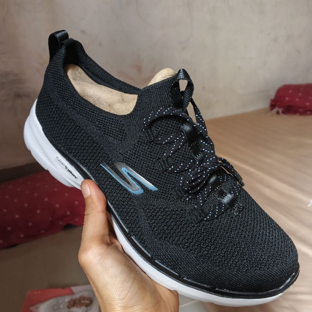 SKECHERS GO WALK 6 SEPATU SLIP ON WANITA HITAM