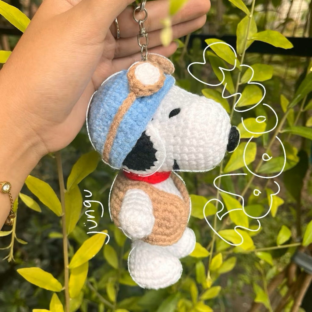 boneka rajut snooppy gantungan kunci snoopy rajut crochet snoopy doll keychain snoopy
