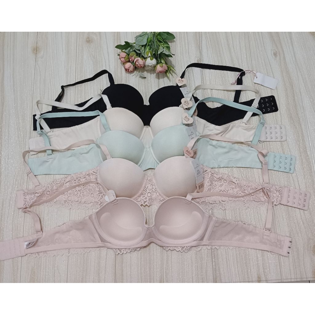 Young Hearts Bra kerkawat busa sedang model half Cup  34/36 Cup A. B YH 20206
