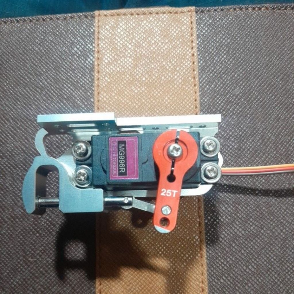 servo lock mechanism