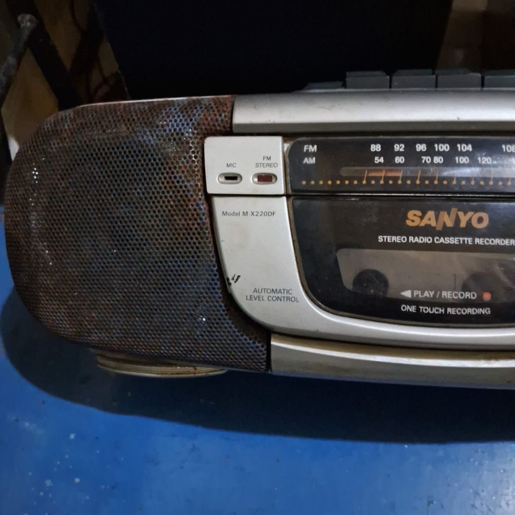 Radio tape SANYO jadul