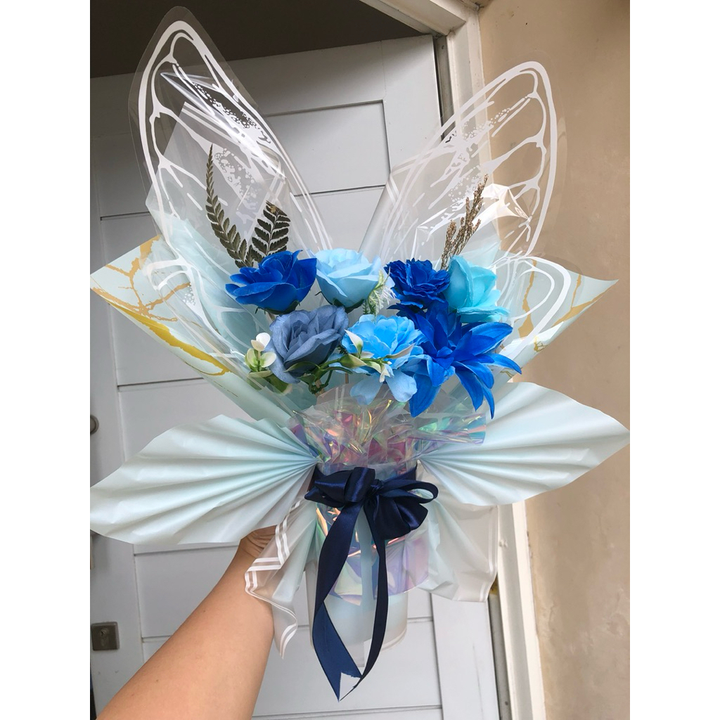 BUCKET BUTTERFLY BIRU/BUCKET BUTTERFLY Cowok/BUCKET BUTTERFLY /BUCKET BUNGA/BucketWisudalaki-laki