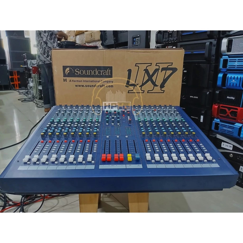 MIXER ADUIO SOUNDCRAFT LX7 16 CHANNEL Mixer Soundcraft LX7II 16CH