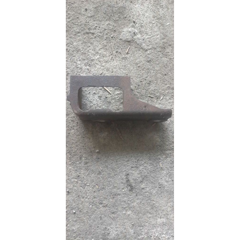 bracket alternator kijang super kapsul