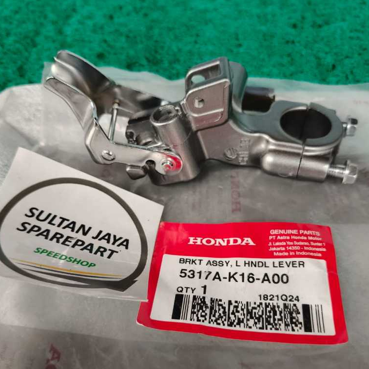 Bracket Assy L Handle Lever Rumah Dudukan Handle Rem Kiri 1 Set Scoopy Fi K16 ORIGINAL AHM 5317A-K16
