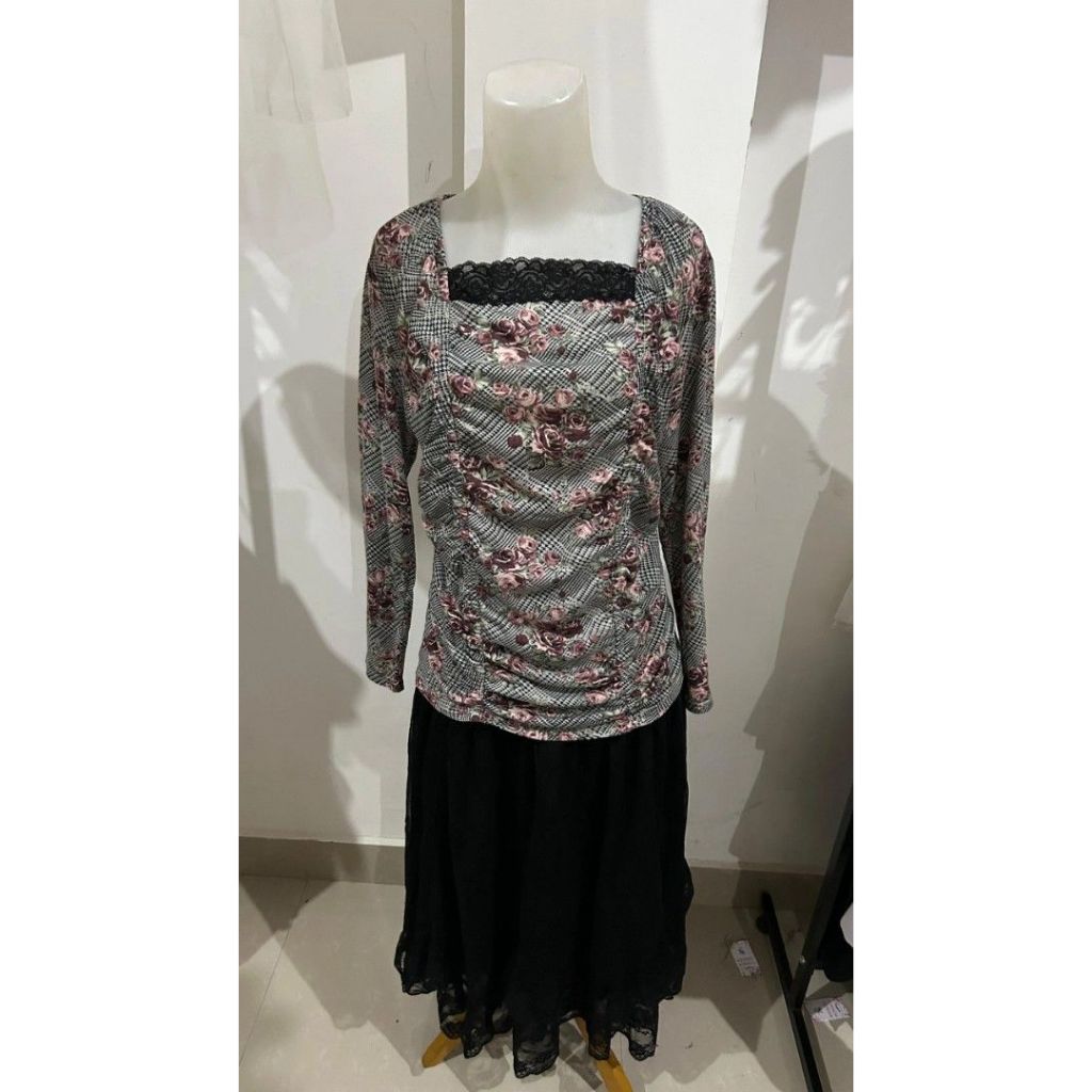 Rosa cheri flower top