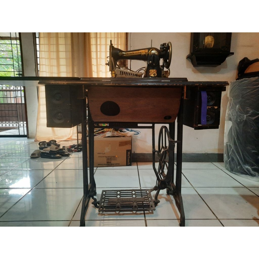 Mesin jahit Standard lengkap dengan meja