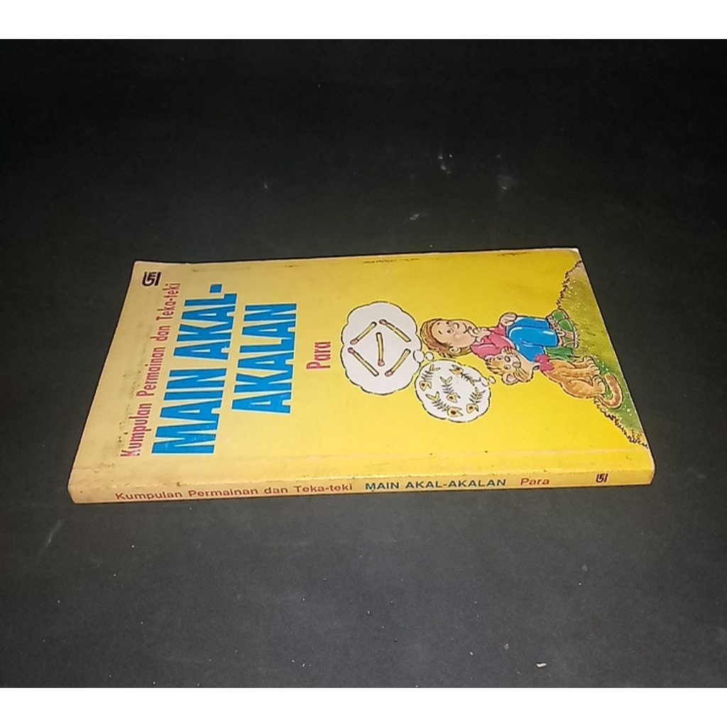 Buku Kumpulan Permainan dan Teka Teki MAIN AKAL - AKALAN - Penerbit GRAMEDIAA Jakarta - Tahun 1992