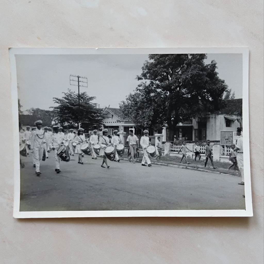 Foto Kuno Lawas Jadul Uk. Kecil Pawai Drumband 1960 an - YN2777
