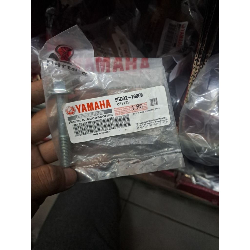 BAUT TENGAH ARM KNALPOT AEROX NMAX KODE PART 95D32-10060