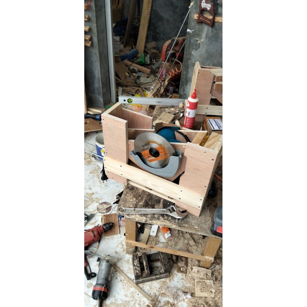 dudukan turun circular saw modern 2600