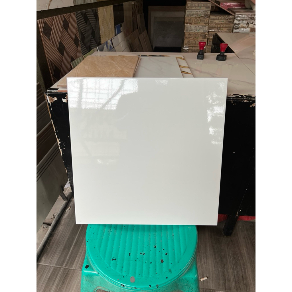 Keramik Lantai Cutting Milan 50x50cm Simply White