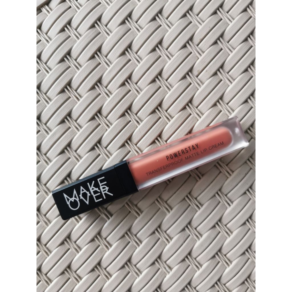 MAKEOVER POWERSTAY TRANSFERPROOF MATTE LIP CREAM shade B08 Curious