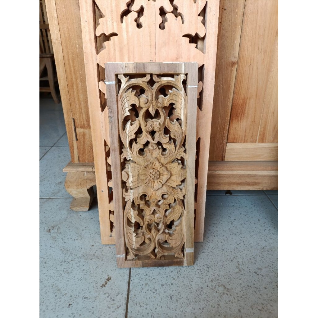 Ornamen ukir ukiran kayu Loster angin angin dekorasi dinding roster kusen pintu Boven kayu jati 20*5