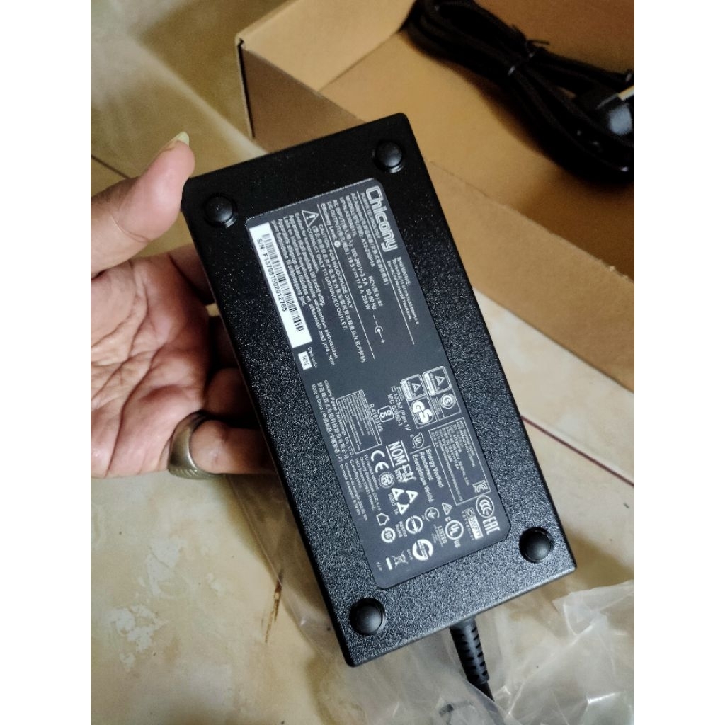 adaptor charger laptop aftershock V350 230Watt