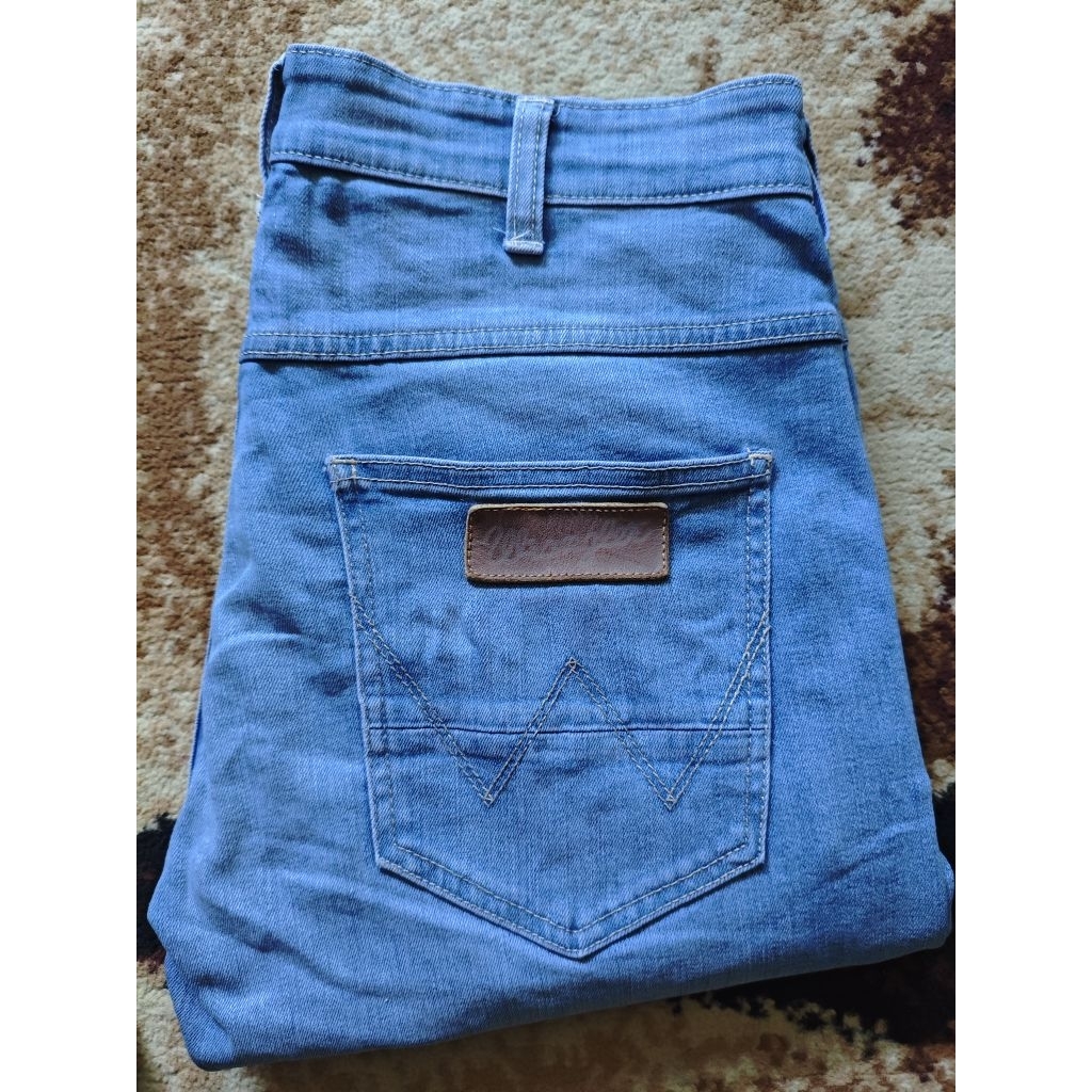 Jeans Wrangler second bran size lokal 34