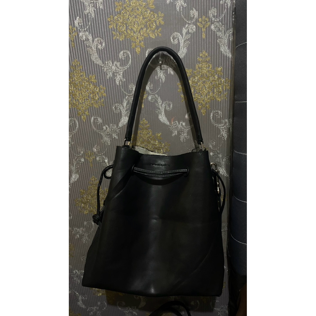 Preloved tas charles and keith