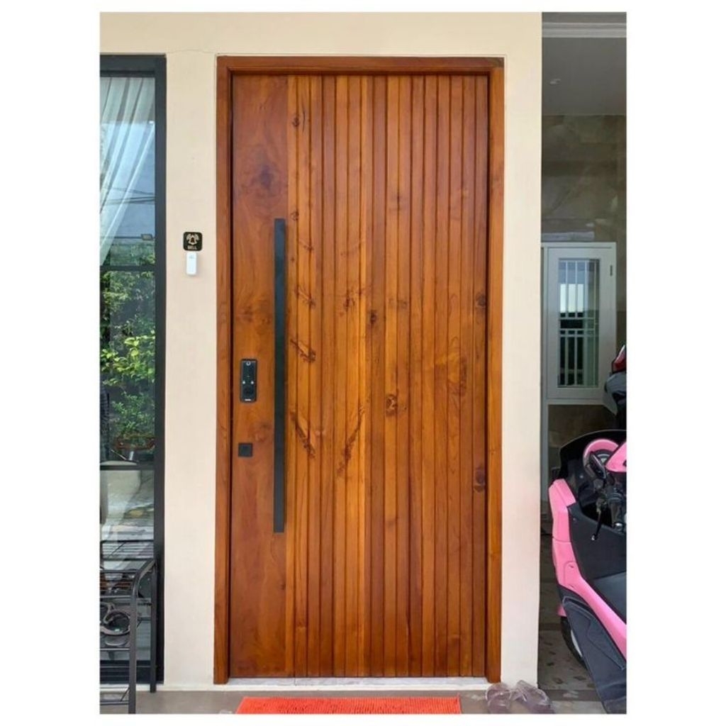 Pintu Utama Kayu Jati TPK Minimalis Modern Garis Vertikal & Handle Besi Panjang Daun Pintu Kayu Jati