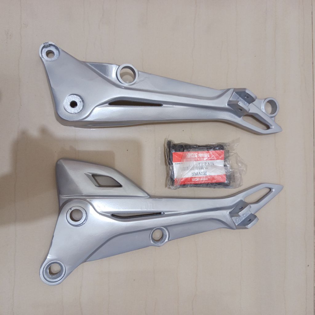 FOOTSTEP PIJAKAN KAKI BELAKANG MOTOR SUZUKI SMASHNEW 2010-2012 WARNA SILVER