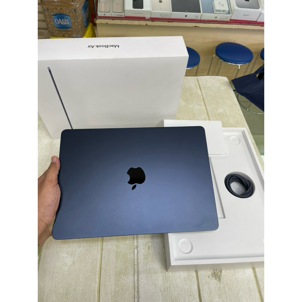 (ibox) Macbook Air M4 2025 13" 16gb/256gb second like new garansi resmi panjang