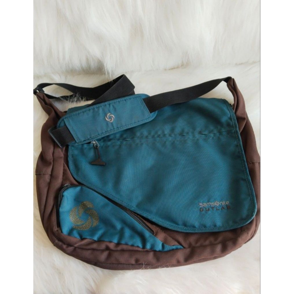 Preloved Tas sling Pria Samsonite , jejak pakai normal, tidak ada turun warna