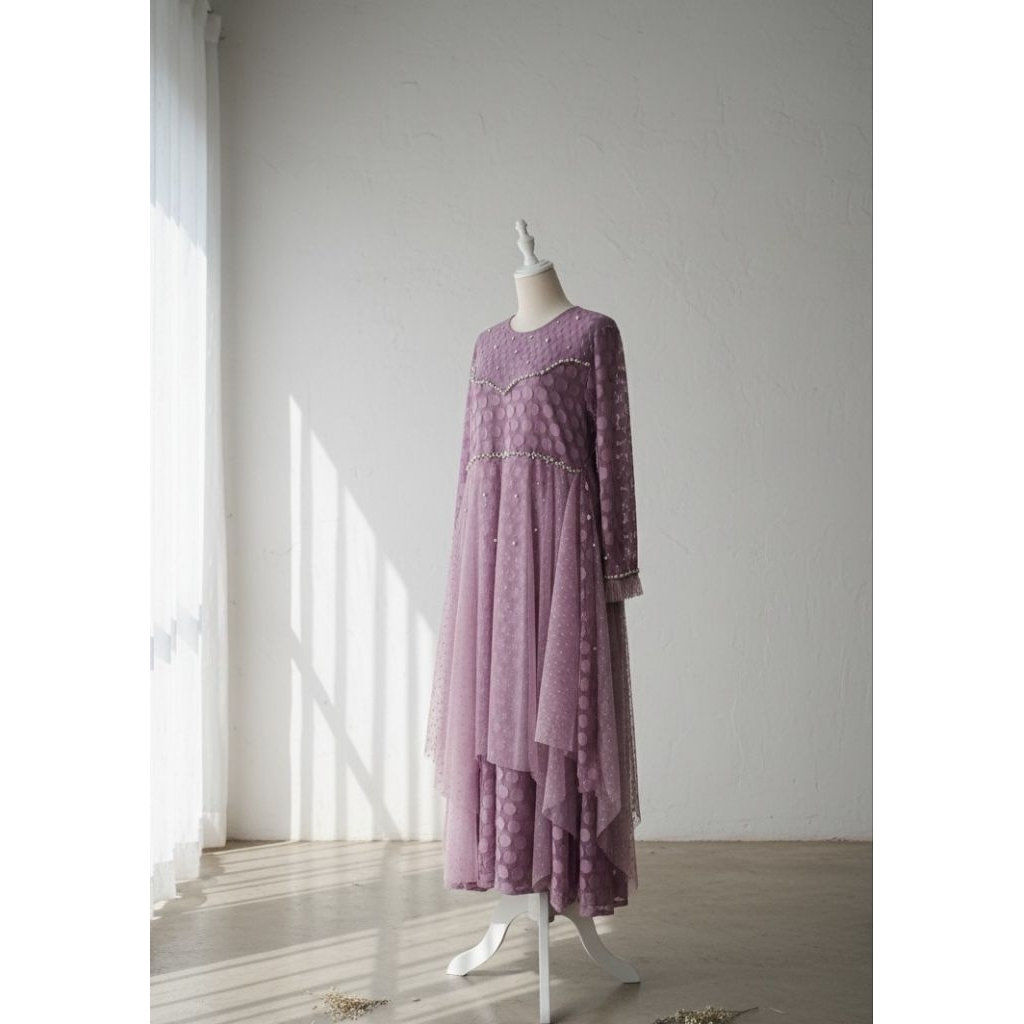 Long Dress Muslim Pesta Tile Brokat Payet Warna Ungu Lilac – Gamis Modern Elegan