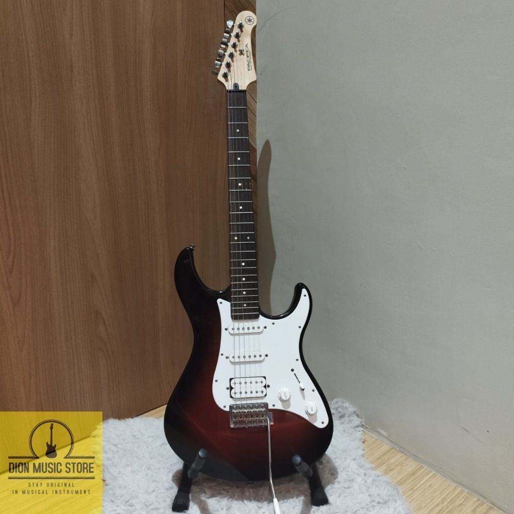 Yamaha Pacifica 112v