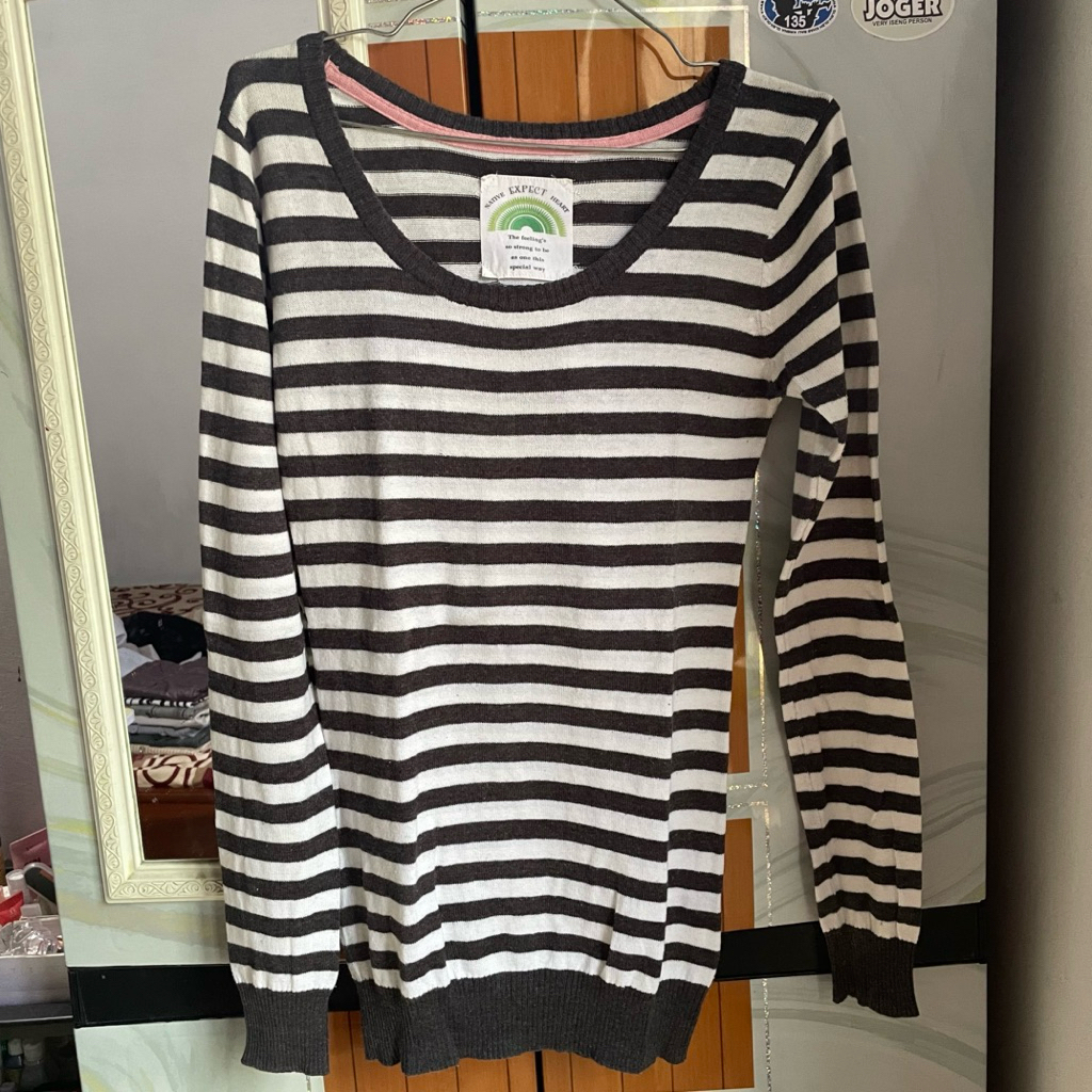 sweater knit garis hitam putih preloved