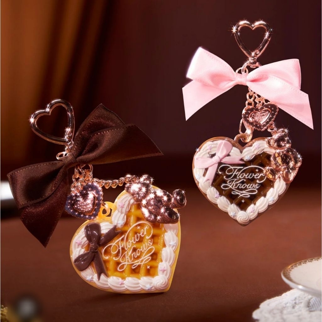 Flower Knows Sweetie Bear Mini Setting Powder Charm Keychain Bedak Powder Finish