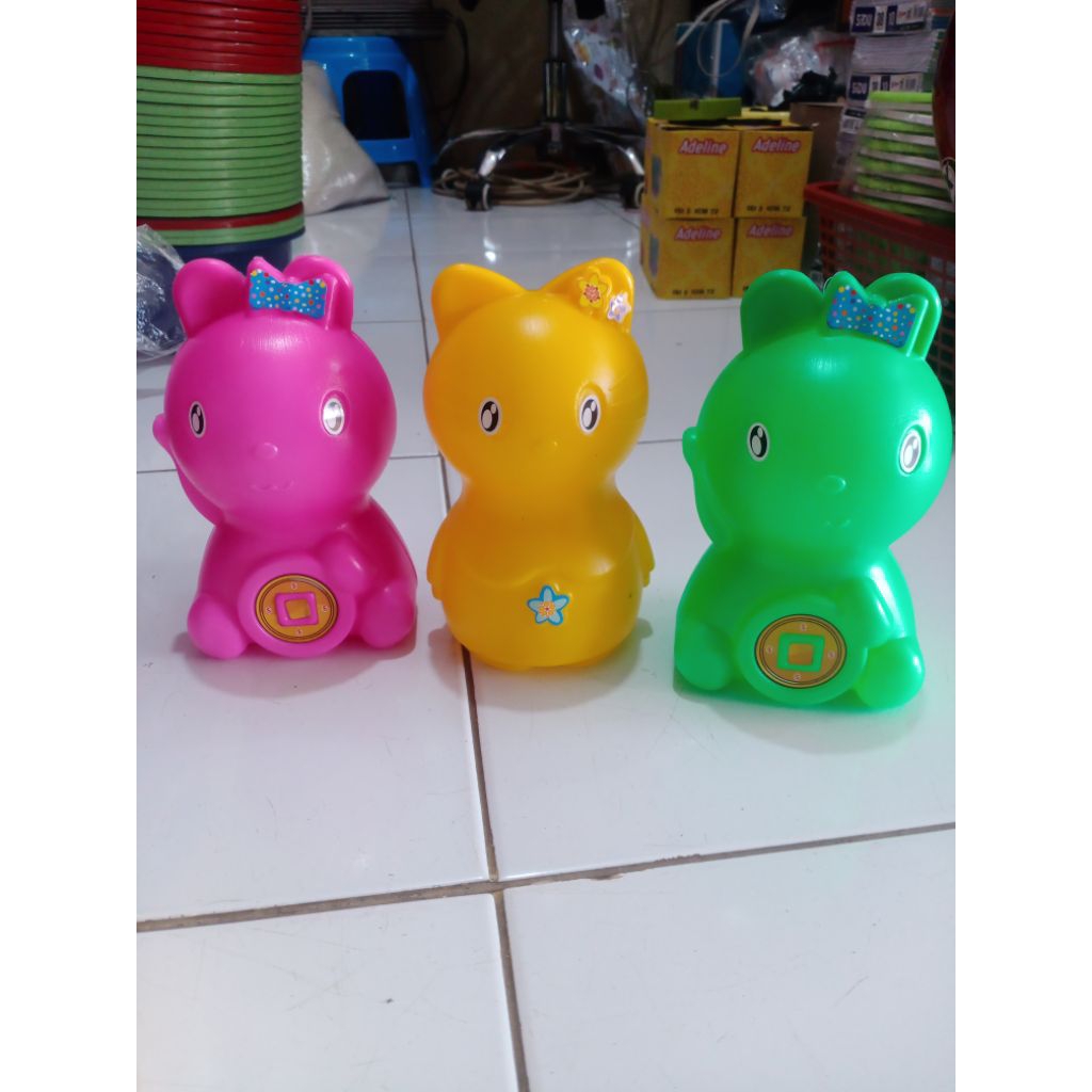 Celengan Hello kitty