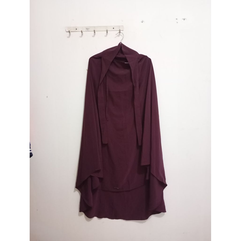 preloved FK Sofni burgundy