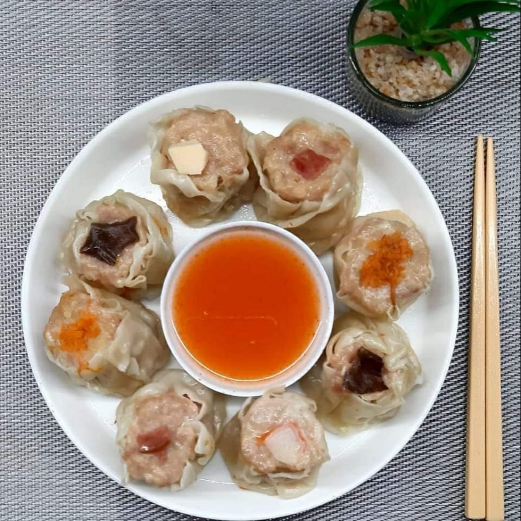 

Dimsum premium isi 10 pcs free chilli oil