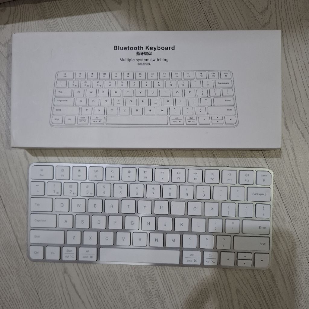 Keyboard wireless 2.4 putih tipis bekas