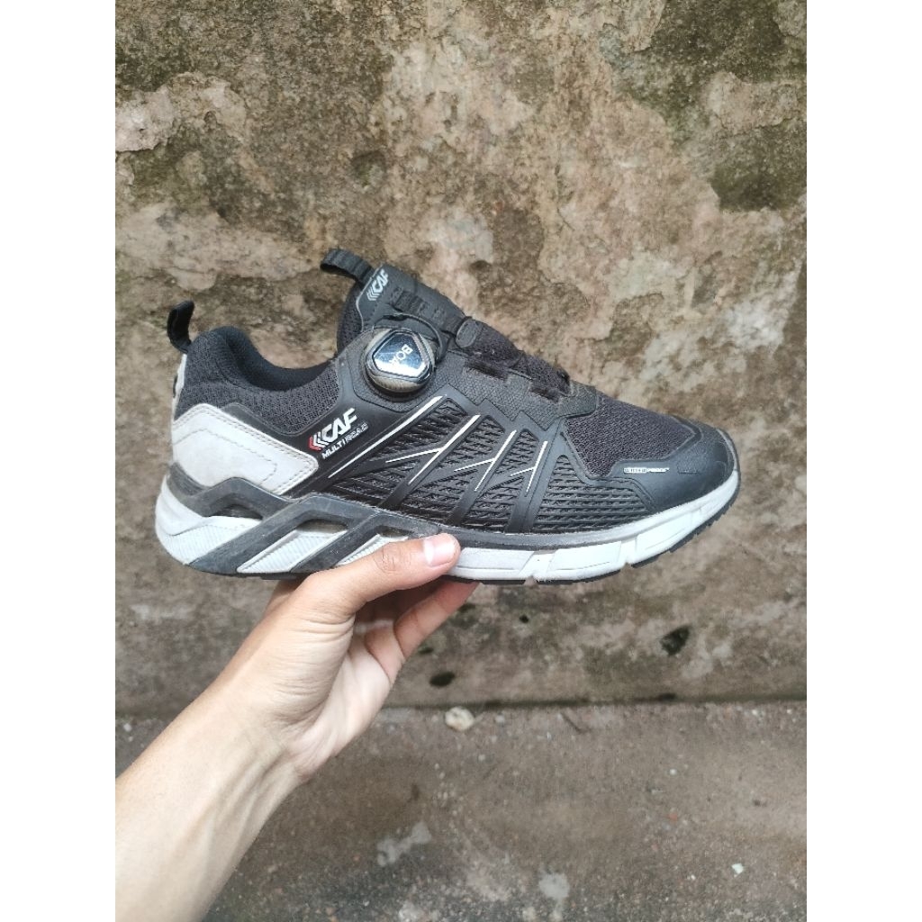 Sepatu second outdoor, CAF size 40 (25 cm)