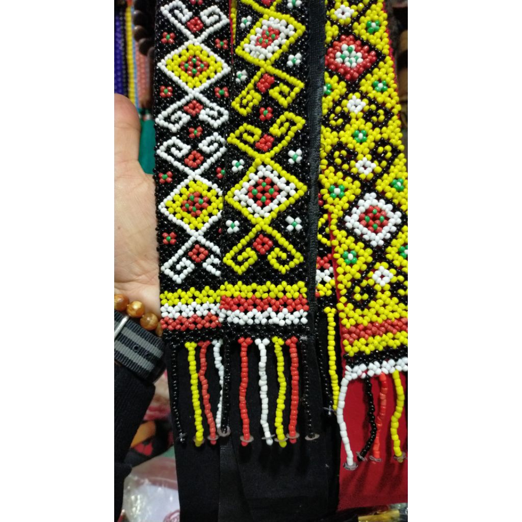 ikat kepala manik dayak