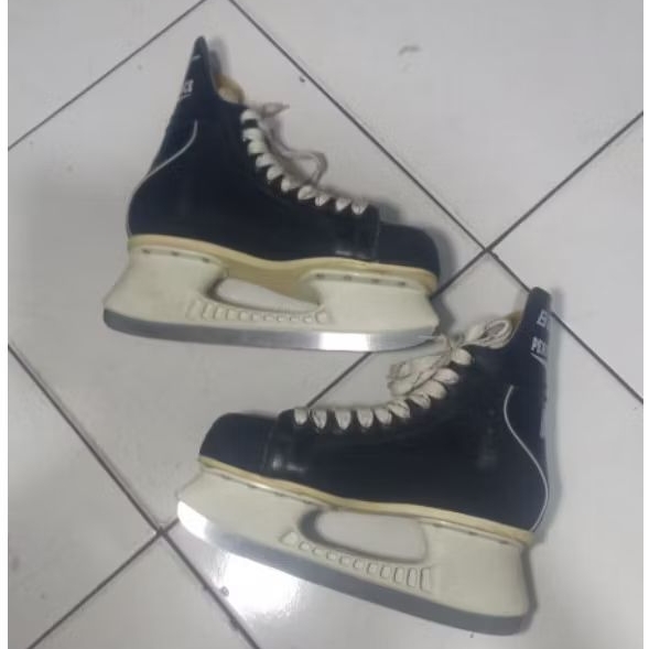 Sepatu skate es yang Bauer Black Panther Ice Hockey Skates ukuran 42
