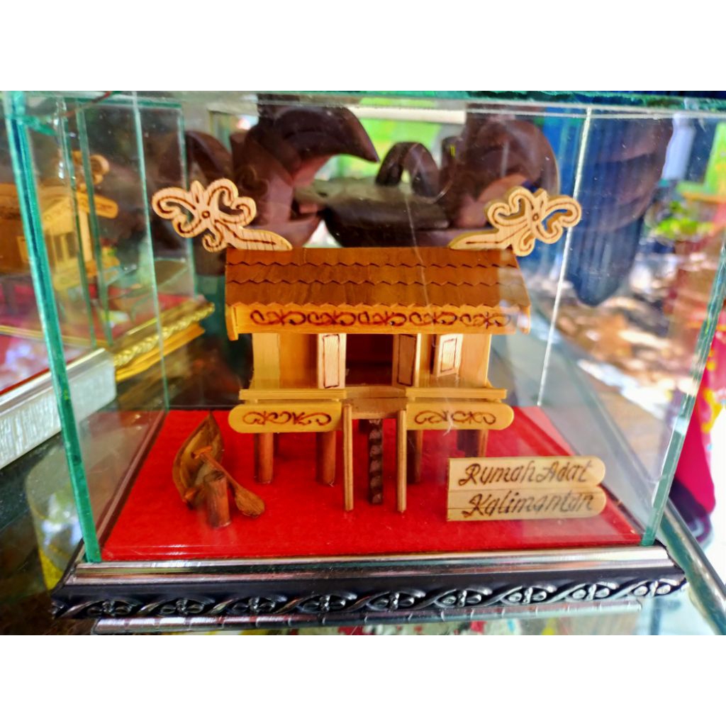 miniatur rumah adat banjar