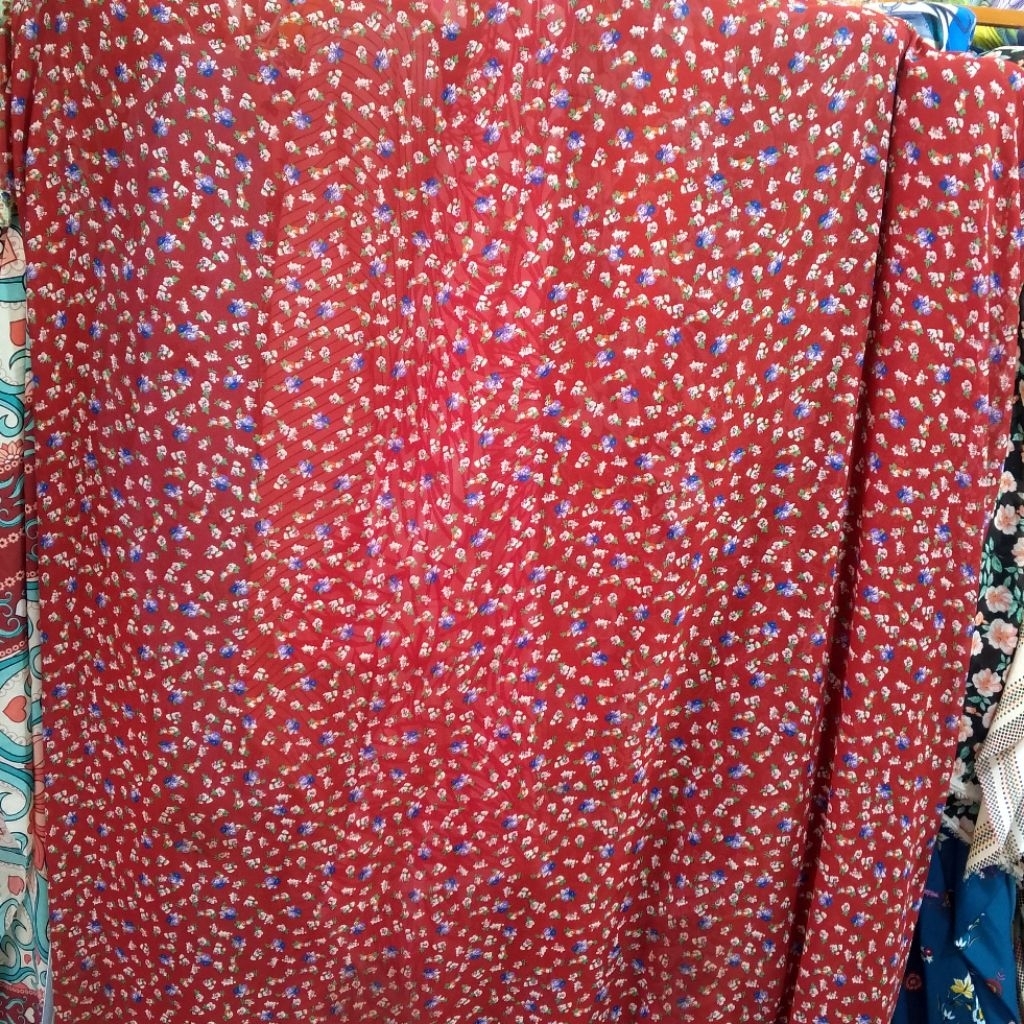 kain sifon motif bunga mini merah - adem & nyaman dipakai