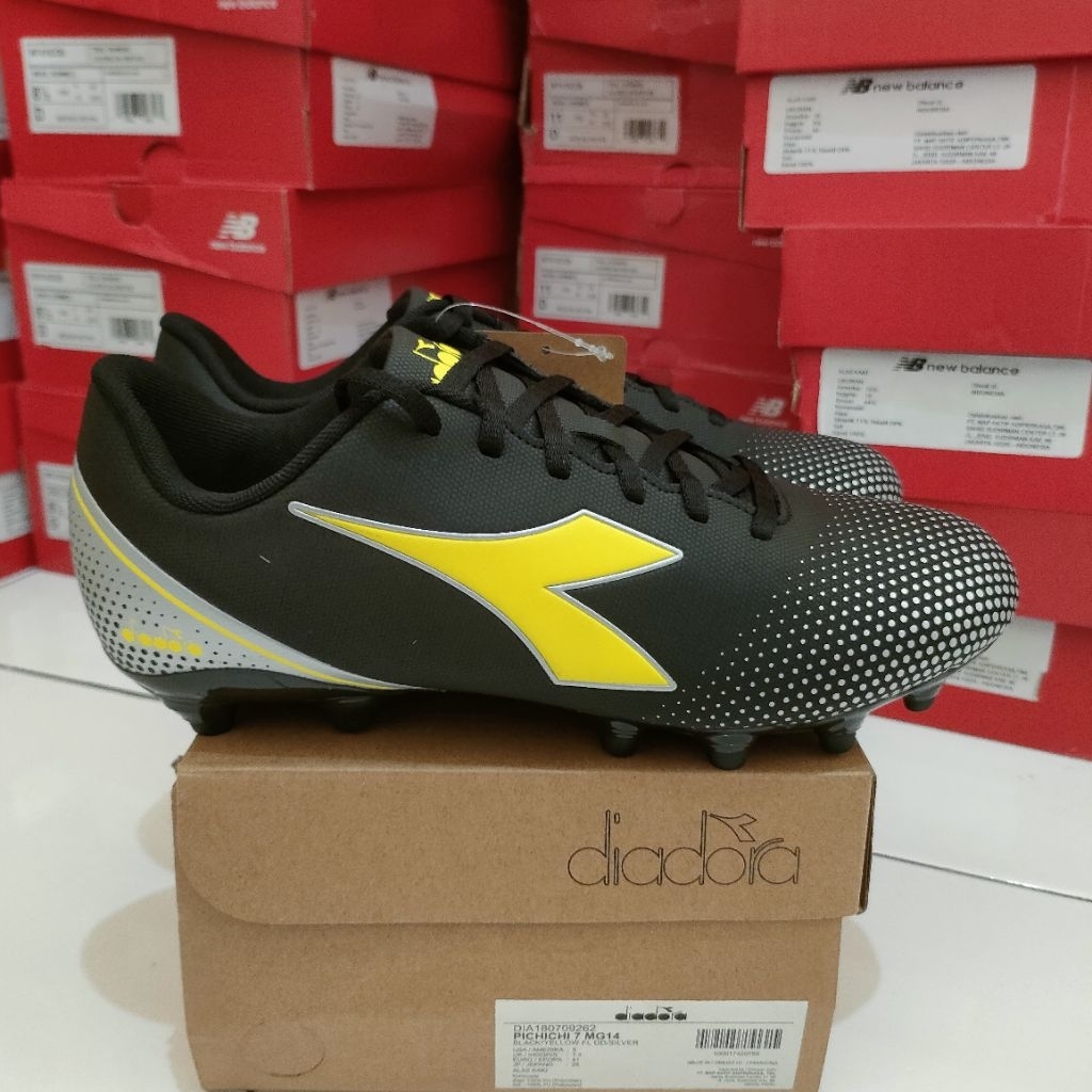 SEPATU BOLA DIADORA ORIGINAL RESMI MAP DIADORA PICHICHI 7 MG 14 DIA180709262 SEPATU SOCCER FOOTBALL 