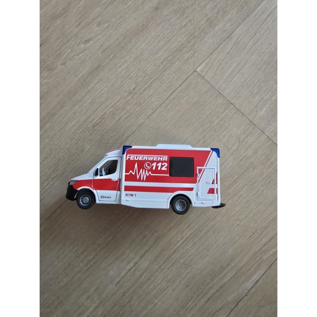 Mobil Mainan Ambulance - Siku diecast