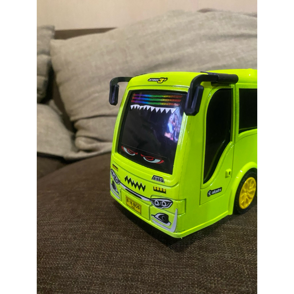 MINIATUR BUS RKC TRONTON COAK CUMI NEON