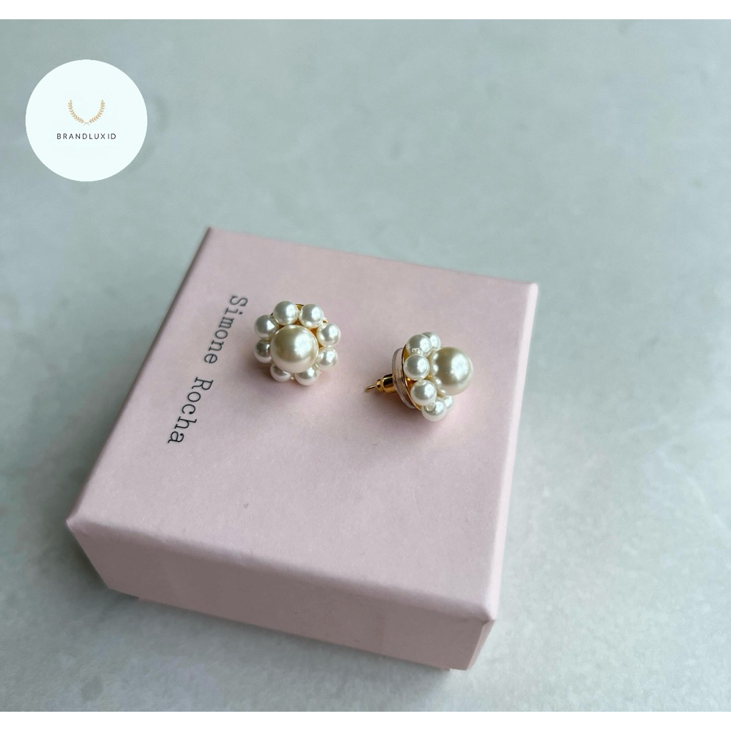 Simone rocha daisy pearl earring