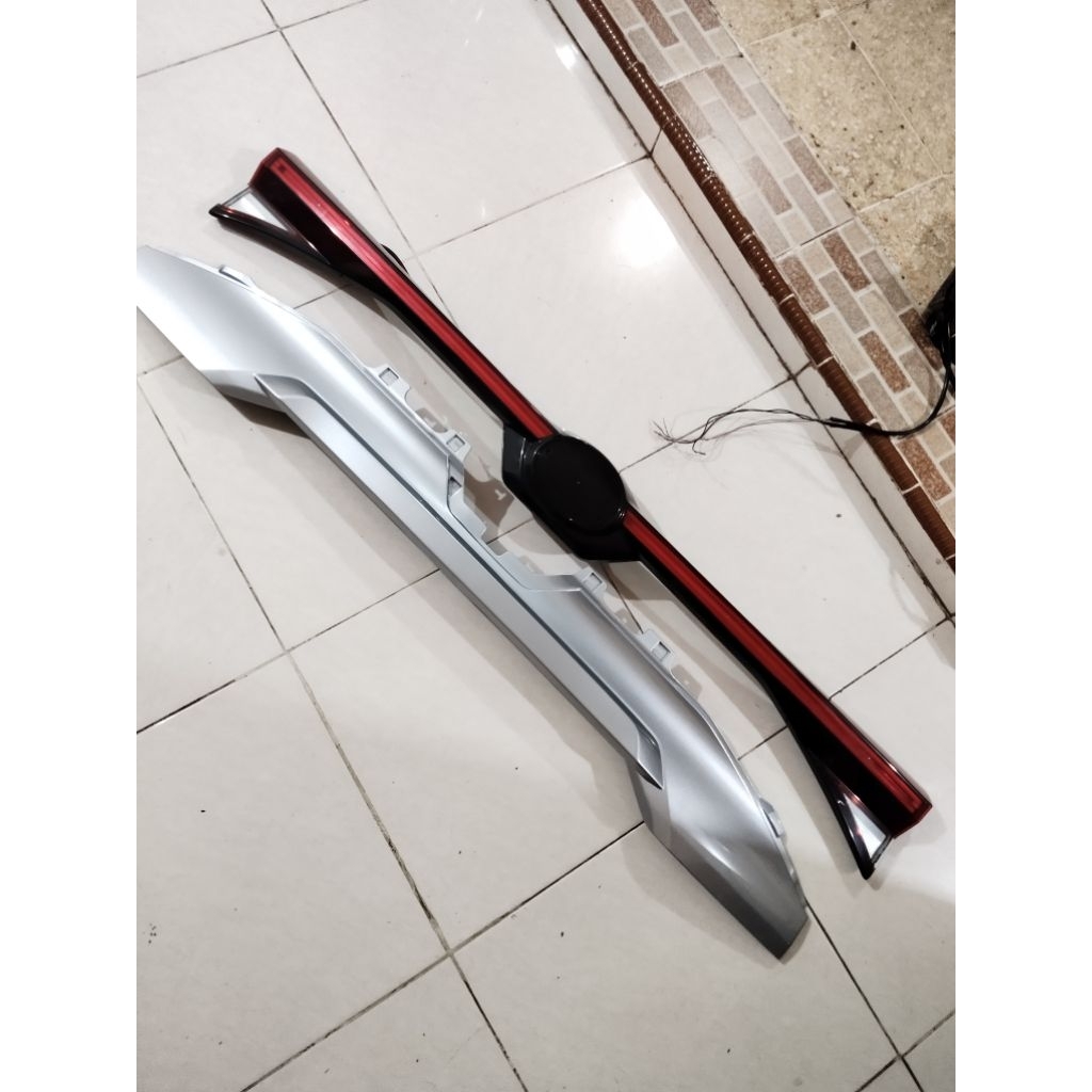 trunklid bagasi avanza xenia 2022-2024