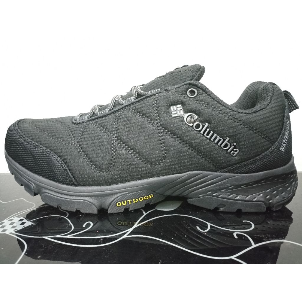 New Shoes - Series Columbia Black size 43