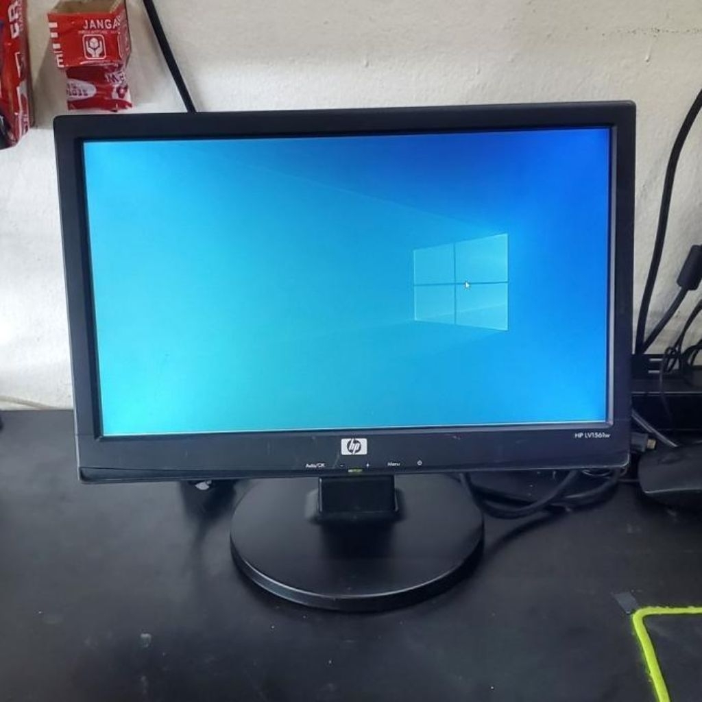 Monitor lcd/led 16 inch Merk HP Siap pakai Lengkap kabel power dan Kabel VGA