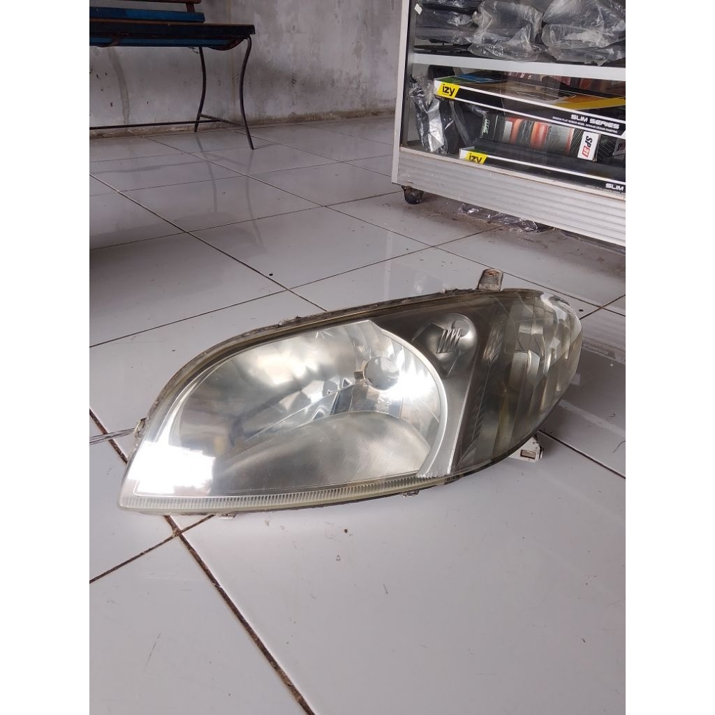 Lampu depan Vios gen1 2003 (kiri)