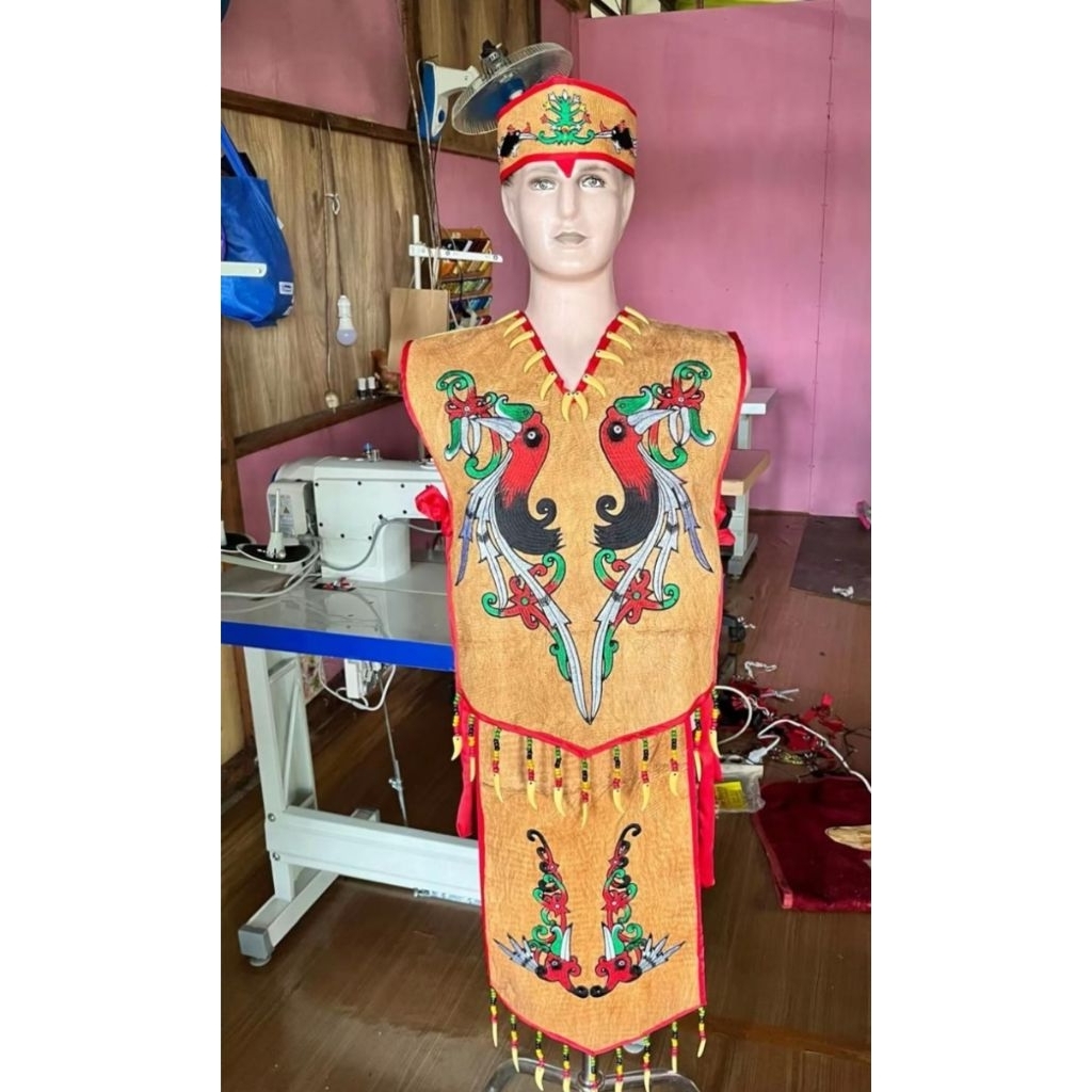 baju adat Dayak  pria