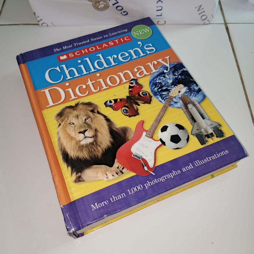 SCHOLASTIC Children's Dictionary