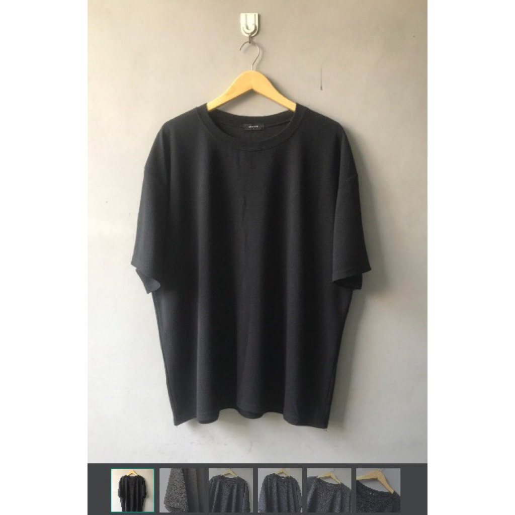 2 Pcs kaos Bymono dan Uniqlo